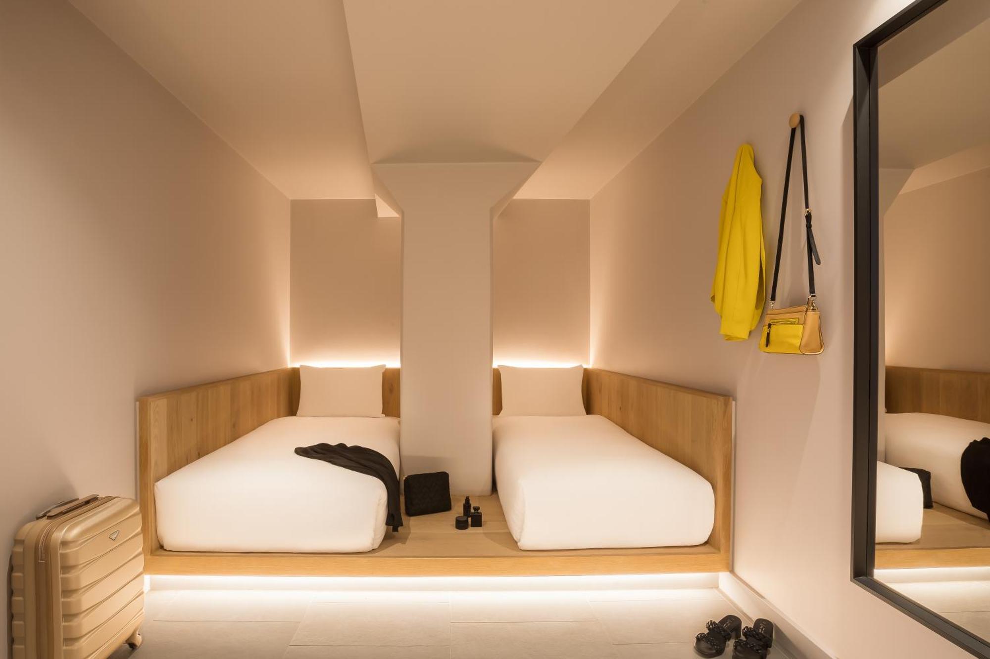 Zedwell Underground Hotel Tottenham Court Rd London Room photo
